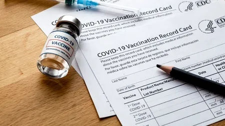 Crește numărul anchetelor care vizează certificatele false de vaccinare. Medic: Acest lucru duce la complicarea tratamentului pacienților