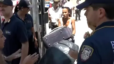 Tabăra de romi din Italia a fost EVACUATĂ LEGAL. Romii se instalaseră abuziv pe o PROPRIETATE PRIVATĂ