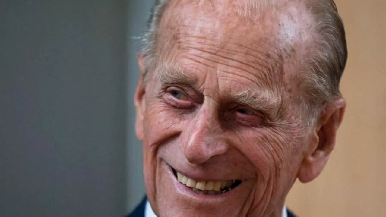 COVID-19. Prințul Philip, într-o declarație rară, le mulțumește tuturor celor implicați în gestionarea pandemiei. Inclusiv celor care continuă să strângă deșeurile