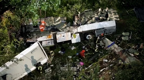 Cel puțin 38 de morți într-un accident rutier produs în Italia