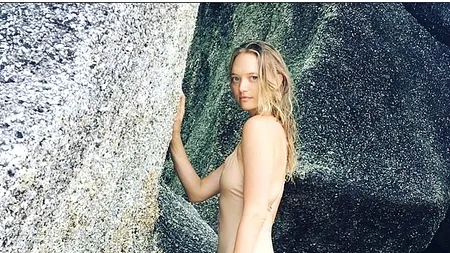 Costumul de baie al unui model a întors toate privirile: „Am crezut că era complet goală