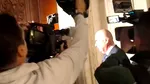 Premierul Ilie Bolojan fuge, în continuare, de presă. A intrat în Parlament pe ruta ascunsă