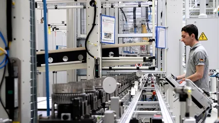 De ce românii au în continuare cele mai mici salarii deși sunt cei mai productivi din UE. Explicațiile specialiștilor