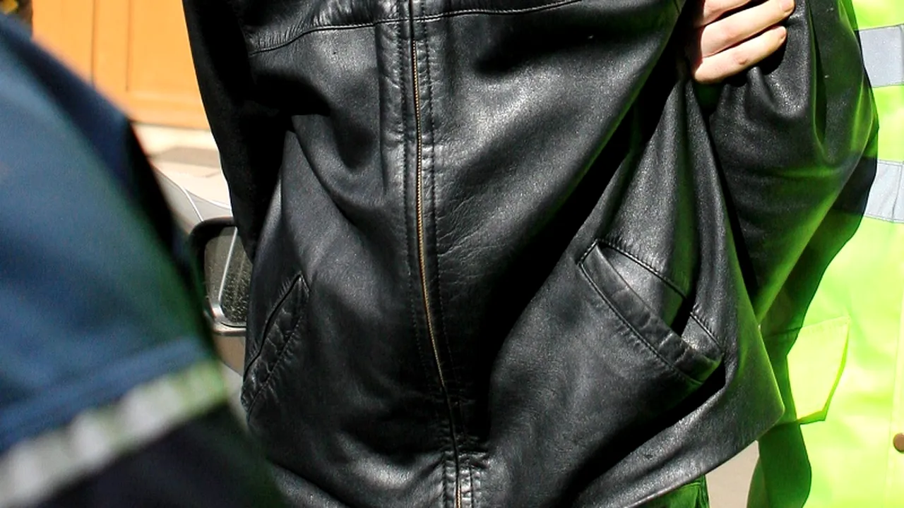 Iași: Un vatman al regiei de transport, lovit cu pumnii și picioarele de un tânăr, la capătul liniei