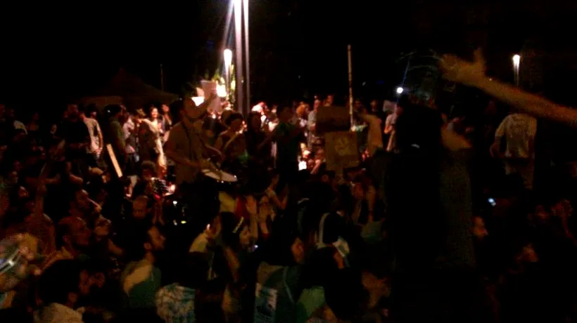 Proteste față de proiectul Roșia Montană. Bucureștenii au ieșit pentru a doua seară în Piața Universității și au blocat bulevardul Regina Elisabeta