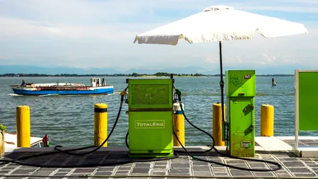 O companie germană a reușit să producă benzină din apă și dioxid de carbon