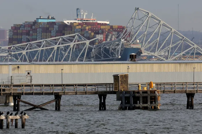 Un pod de 2,5 km din Baltimore s-a prăbuşit după ce a fost lovit de o navă / Sursa foto: Profimedia