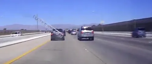 Ca-n „Final Destination: O femeie conducea pe autostradă când o scară, apărută parcă de nicăieri, i-a spart parbrizul - VIDEO