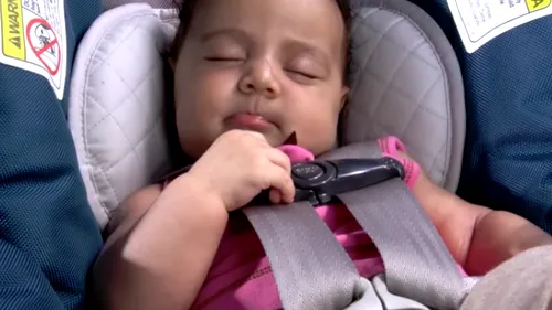 Părinții unui nou-născut au trecut prin clipe de groază: Și-au uitat bebelușul în taxi la întoarcerea din spital. Cum a reacționat tatăl