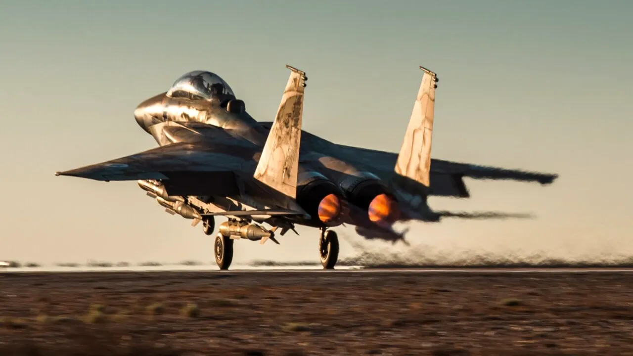 Avioanele israeliene F-15I, care au efectuat atacul împotriva sediului HEZBOLLAH din Beirut, au lansat bombe anti-buncăr ghidate cu precizie