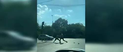 VIDEO | Violență în trafic. Doi bărbați s-au luat la bătaie în mijlocul unei intersecții din cartierul Floreasca