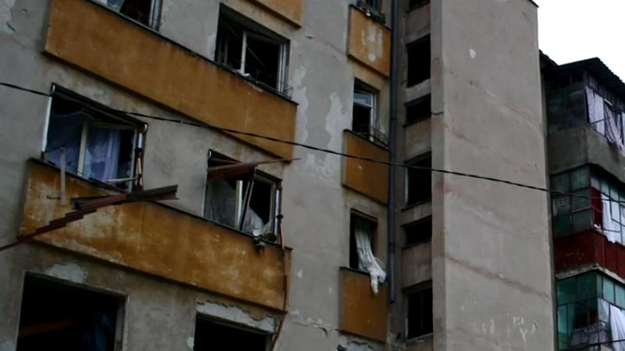 Explozie în bloc. O persoană rănită și mai multe garsoniere avariate