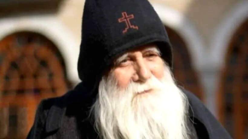 A MURIT părintele Iulian de la Schitul Prodromul de pe Muntele Athos! Avea 97 de ani