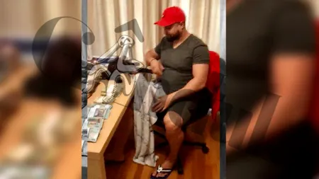 Imagini șocante din bârlogul traficantului care a ordonat patru asasinate. Își îngrijea mitraliera ca pe bunul cel mai de preț (EXCLUSIV)
