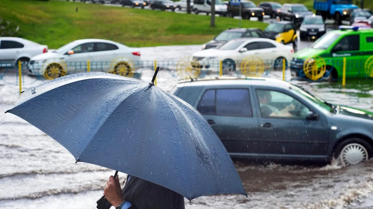 Alertă ANM. Este cod roșu de furtuni în România. Care sunt zonele vizate