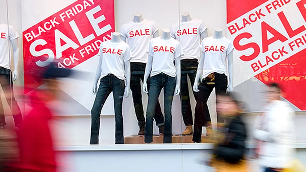 BLACK FRIDAY 2014. Americanii așteaptă ca ofertele să le bată la ușă. Black Friday-ul tradițional a suferit modificări