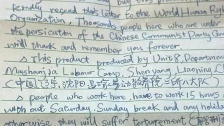 Scrisoare disperată a unui muncitor chinez, găsită de o femeie din SUA într-o cutie cu decorațiuni: 