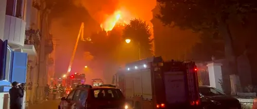 VIDEO | Un incendiu puternic s-a produs la sediul Arhiepiscopiei Constanța. Ce a făcut ÎPS Teodosie în timp ce pompierii luptau cu flăcările