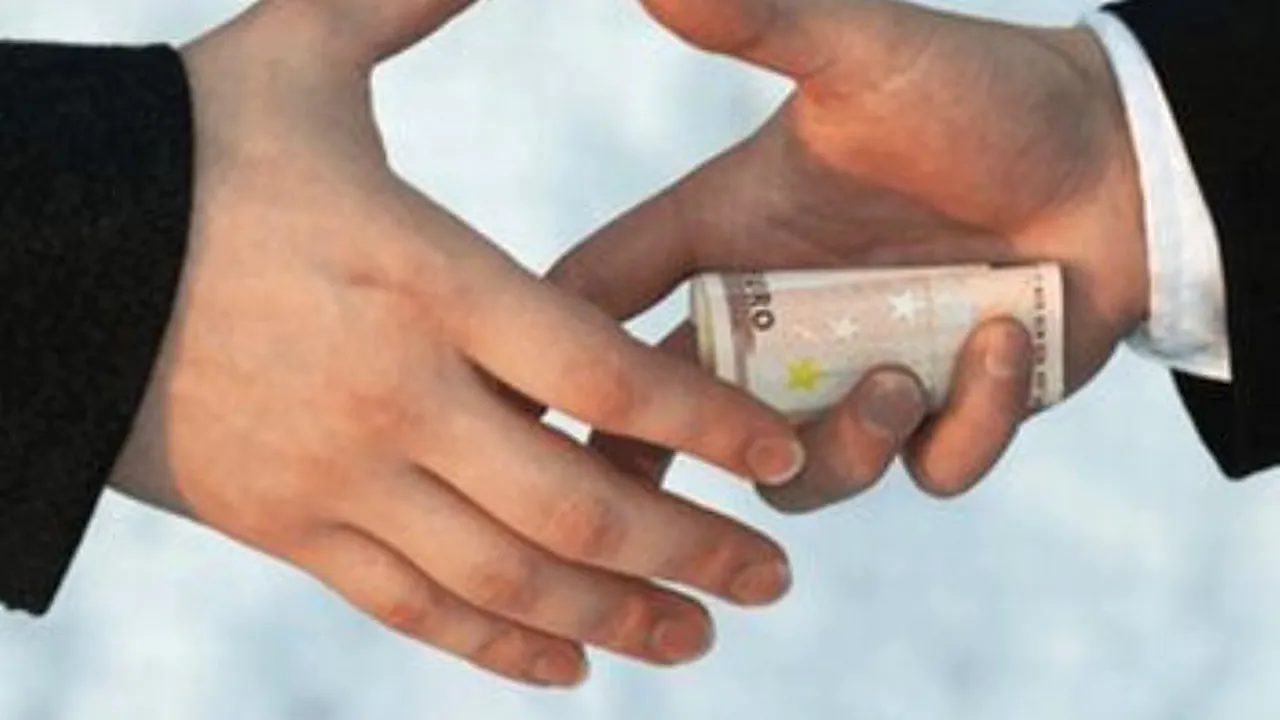 ADRIAN NĂSTASE, CONDAMNAT la doi ani de închisoare. Principalele cazuri de corupție la nivel înalt din Europa