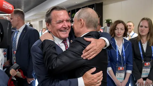 Gerhard Schroeder, fostul cancelar german și apropiat al lui Vladimir Putin, se întâlnește cu liderul rus ca să discute despre încetarea războiului din Ucraina