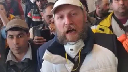 VIDEO. Români blocați pe un aeroport din Spania: „Ne-ați lăsat aici ca pe niște câini!”