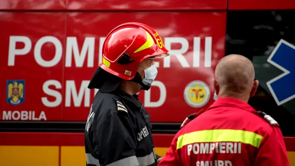 VIDEO | Pompierii au acţionat pentru 14 situaţii de urgenţă în Bucureşti şi Ilfov. Vremea rea a făcut ravagii