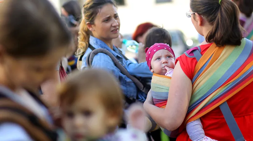 Grecia oferă stimulente financiare cuplurilor care au copii pentru stimularea natalității 
