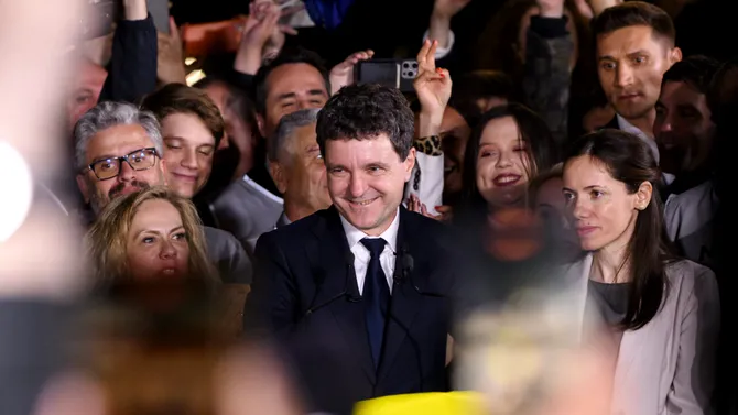 Nicușor Dan:  Biografia, familia, realizările și averea noului președinte al României