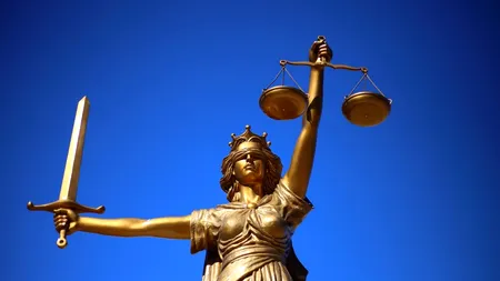 Reforma legilor securității naționale și perdeaua de fum a democrației. Expert anticorupție: „Ne întoarcem în timp, cu superimunități și privilegii pe care nimeni nu le are”