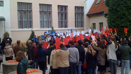 Peste 200 de persoane au comemorat victimele atentatelor de la Paris, la Institutul Francez din Cluj