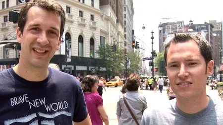 „Poartă un tricou cult!