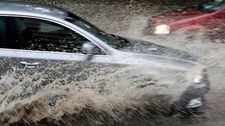 Pasajul Unirii, inundat în urma ploii torențiale, este închis 