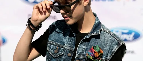 Justin Bieber, în tandrețuri cu o ospătăriță - FOTO
