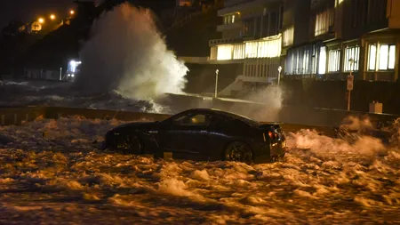 Furtuni violente în vestul Europei. Cel puțin trei oameni au murit
