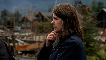 Imagini desprinse parcă din IAD după incendiul care a pus la pământ orașul superb din Canada