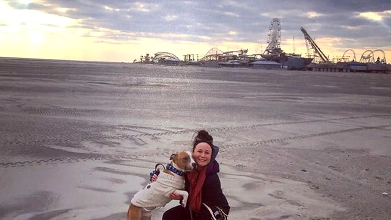 Gestul de afecțiune al unui pitbull față de stăpâna care l-a salvat a uimit întreaga lume. Fotografia care s-a viralizat


