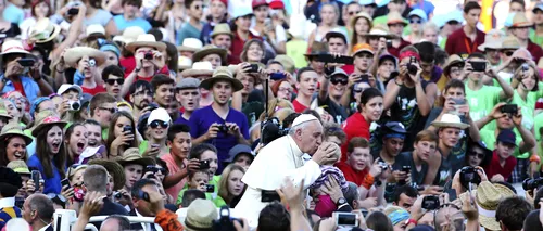 Papa Francisc, supărat pe oamenii care vin la slujbele religioase ca la spectacol:  În Sfânta Liturghie se spune: Â«Sus să avem inimileÂ», nu Â«sus să avem telefoaneleÂ»