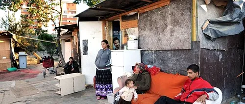 Doi polonezi ironizează romii din Oslo: Nu suntem bolnavi. Nu avem copii. Cerșim pentru bere