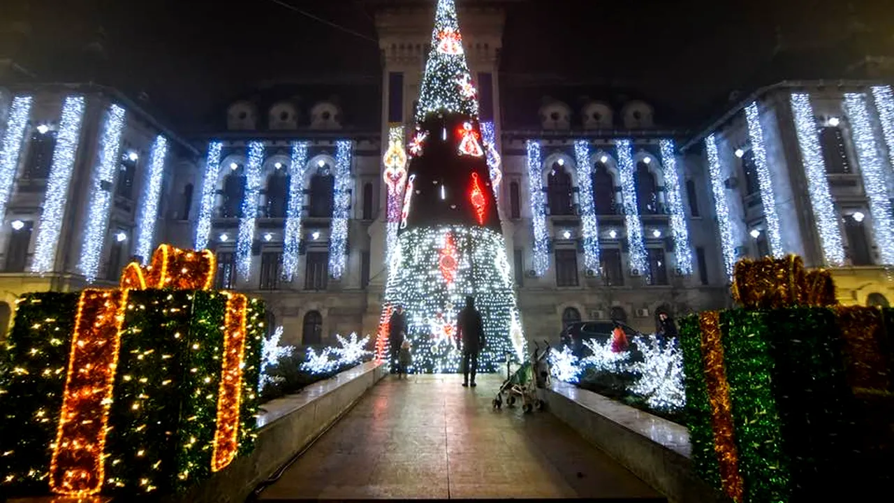 Premieră la Craiova: Cetățenii, invitați să aprindă luminiţele de sărbători (GALERIE FOTO)