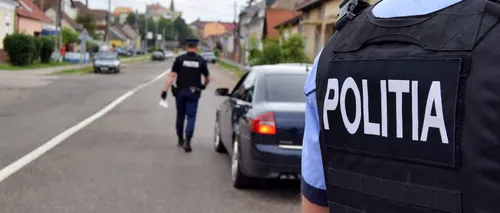 COPIL DE 10 ani, depistat de polițiștii din Dâmbovița la volanul unei mașini oprite în trafic. În dreapta se afla un minor de 11 ani