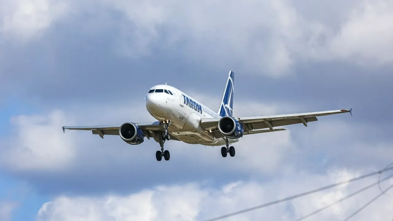 Două avioane de ultimă generație întră flota TAROM. Compania de stat semnează un contract de leasing pentru două Boeing 737 MAX 8