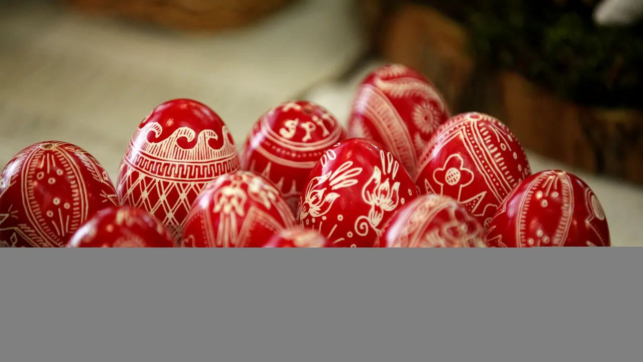 Oferta hotelierilor de Paște. Cât te costă să-ți petreci sărbătorile la munte, cu ouă roșii și cozonac
