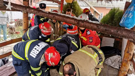 Situație dramatică în Bacău: Un copil de 4 ani a căzut într-o fântână de 15 metri! - FOTO