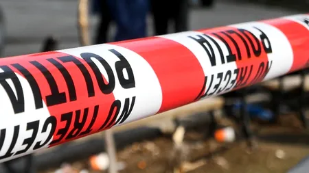 Bărbat împușcat cu un pistol cu bile de cauciuc, lângă sediul Poliției