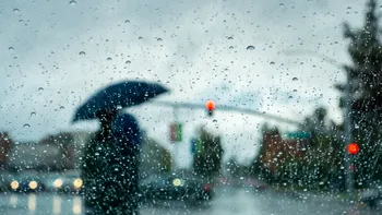 VREMEA se strică în toată țara: ploi torențiale și vijelii. Până când sunt anunțate precipitații