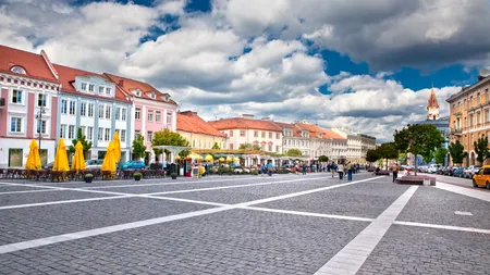 SPRIJIN. Capitala europeană care a devenit o uriașă cafenea în aer liber pentru a ajuta localurile să facă față crizei