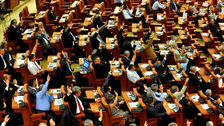 CEARTĂ în Camera Deputaților între ministrul de Finanțe, Florin Georgescu și fostul ministru, Gheorghe Ialomițianu pe tema bugetului. 