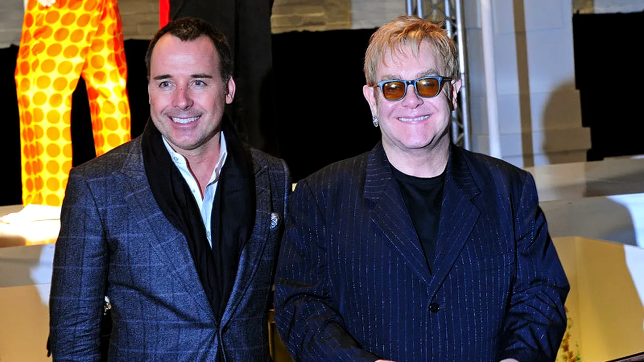 Elton John dă în judecată publicația The Times