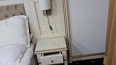 Concediu de coșmar pentru o turistă într-un hotel 4* din Neptun: Ce a găsit în cameră