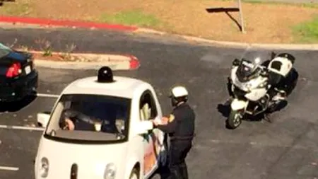 Mașina Google Street View, trasă pe dreapta. Ce le-a atras atenția polițiștilor